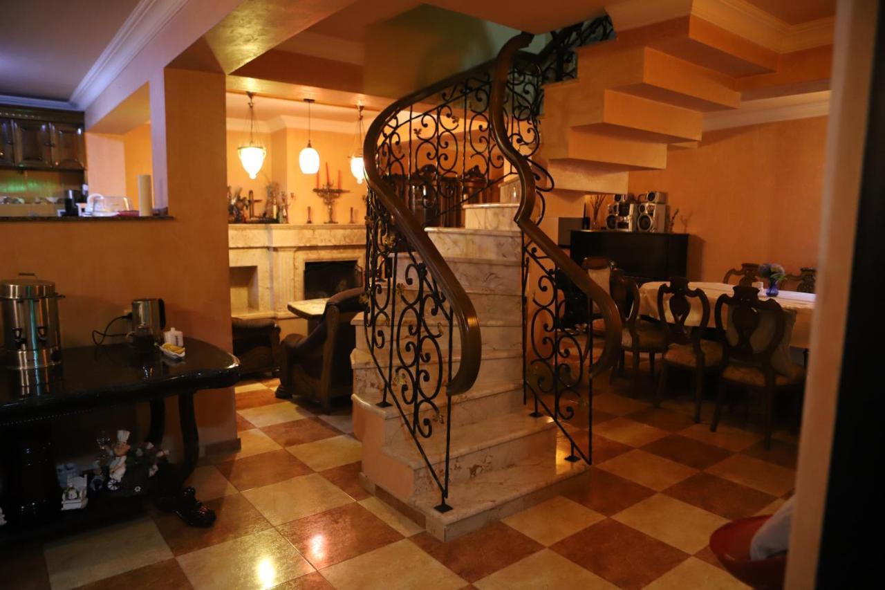 Hotel Black Sea House バトゥーミ エクステリア 写真