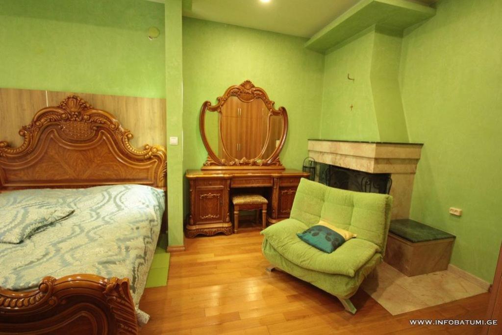 Hotel Black Sea House バトゥーミ エクステリア 写真