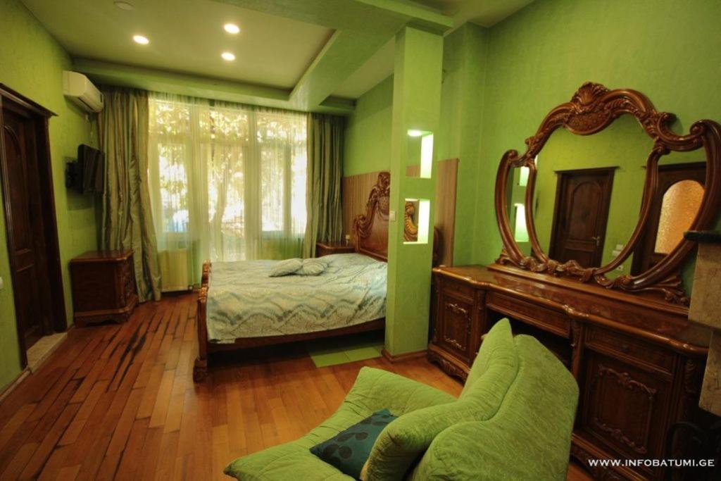Hotel Black Sea House バトゥーミ エクステリア 写真