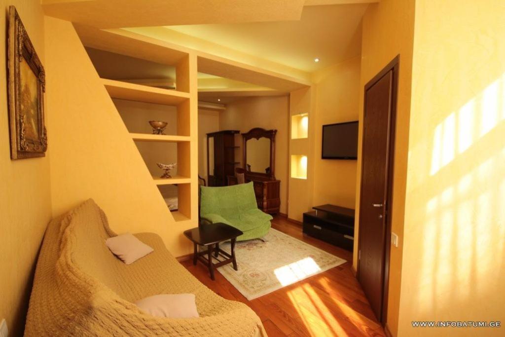 Hotel Black Sea House バトゥーミ エクステリア 写真