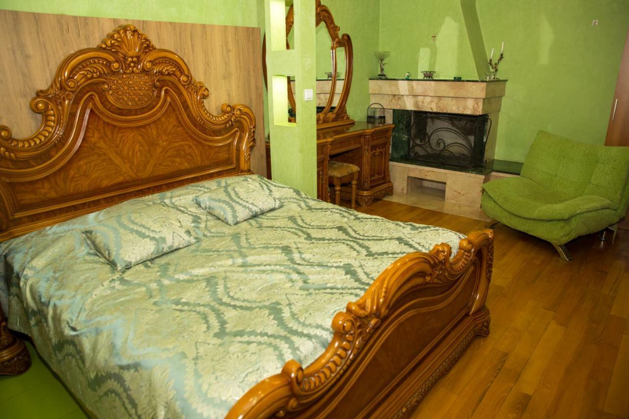 Hotel Black Sea House バトゥーミ エクステリア 写真